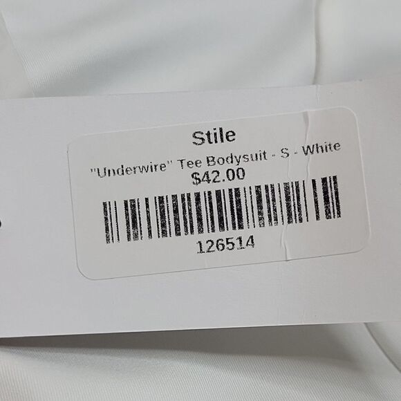 Le Lis White Tee Bodysuit Size Small NWT - Picture 9 of 11